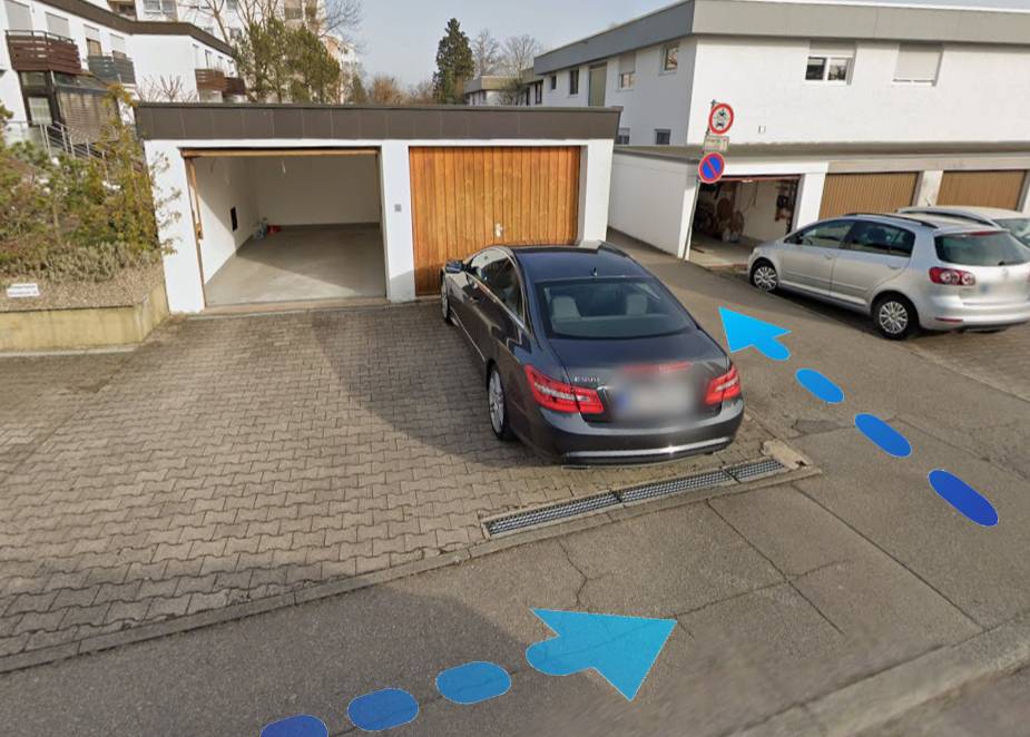In die kleine Gasse abbiegen – Eingang zur Naturheilpraxis